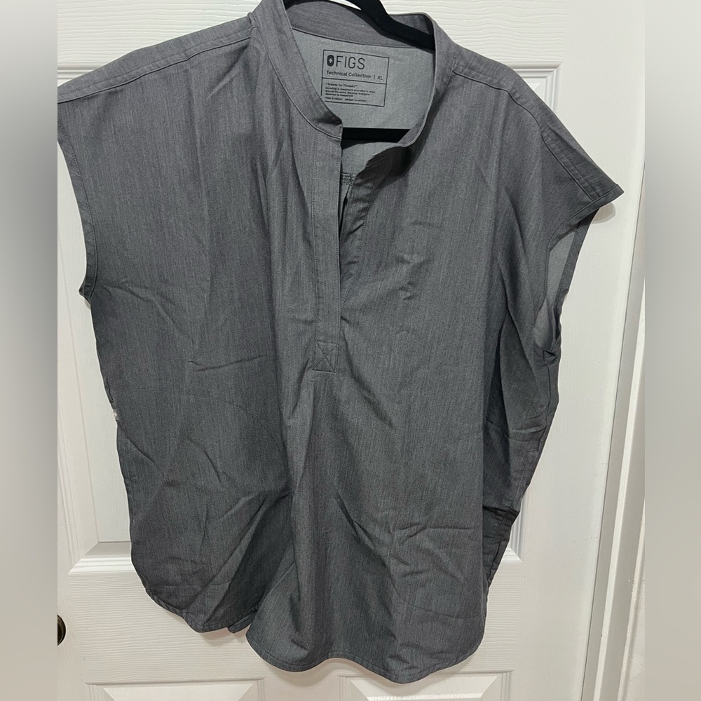 Figs Women’s Tunic Top in Charcoal Gray